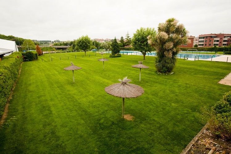 Exterior de las piscinas del Real Club Jolaseta