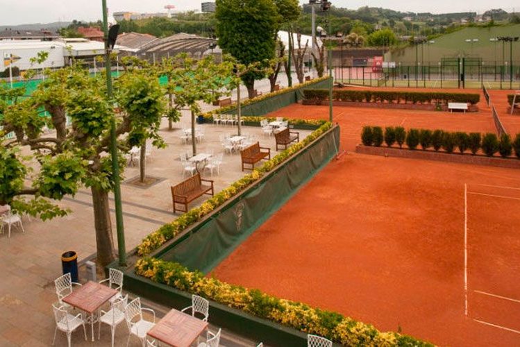 Pistas de tenis en El Real Club Jolaseta