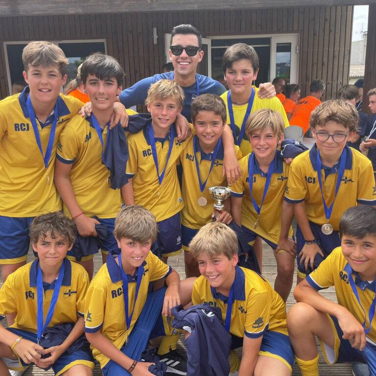 HOCKEY HIERBA BURDEOS