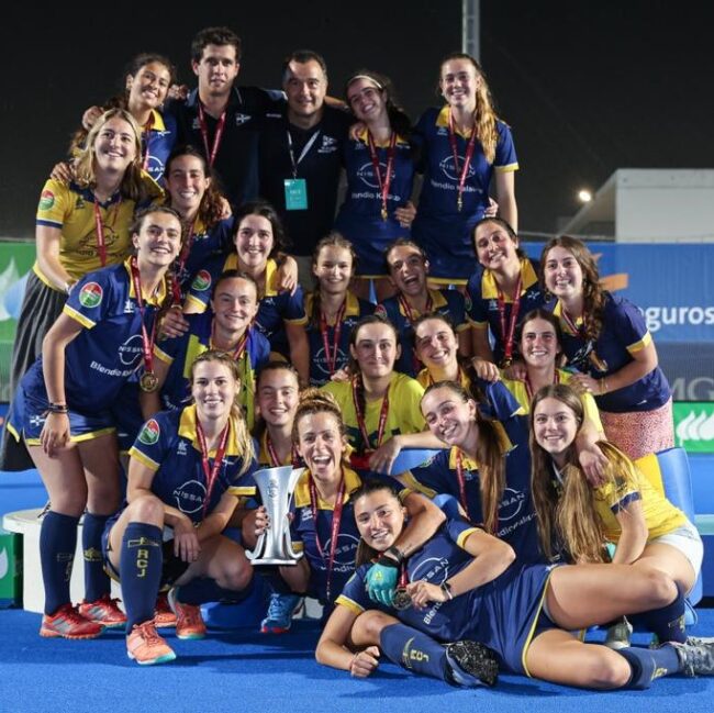 Jolaseta con la copa de liga_S